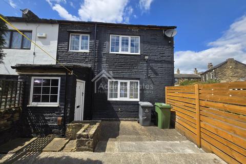 3 bedroom semi-detached house to rent, Chapel Fold, Batley
