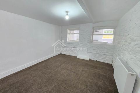 3 bedroom semi-detached house to rent, Chapel Fold, Batley