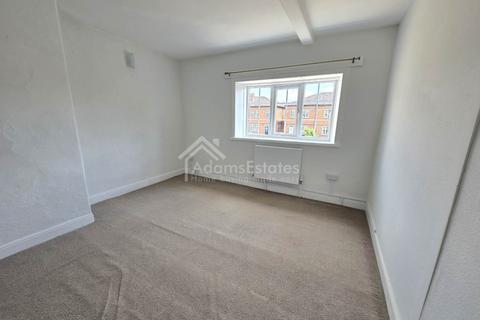 3 bedroom semi-detached house to rent, Chapel Fold, Batley
