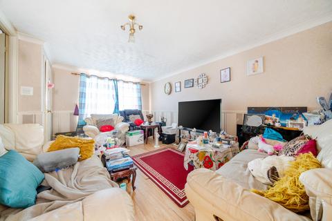 19 Merganser Gardens, London, SE28 0DH