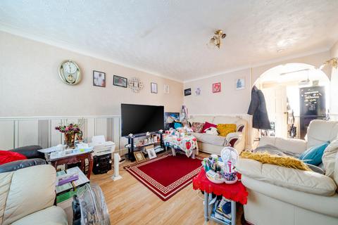 19 Merganser Gardens, London, SE28 0DH