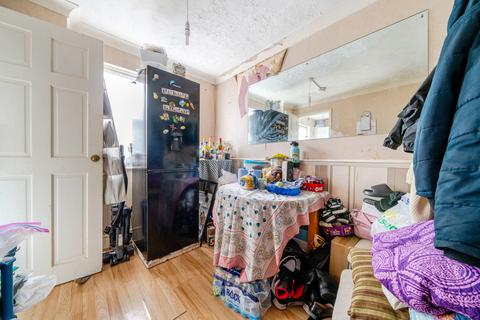 19 Merganser Gardens, London, SE28 0DH