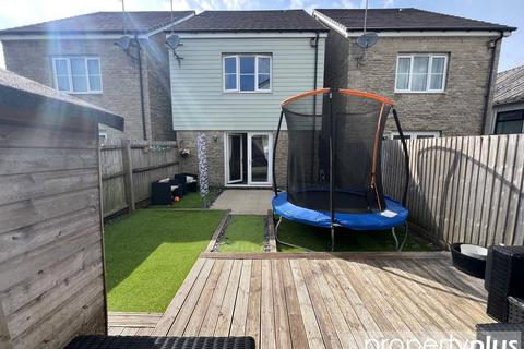 undefined, Ffordd Seren, Ystrad, Rhondda Cynon Taff, CF41