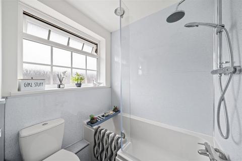 17 Mandeville Close, Guildford, GU2 9YA