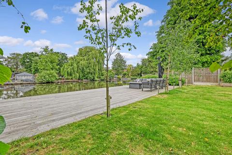 undefined, Broadway, Gidea Park