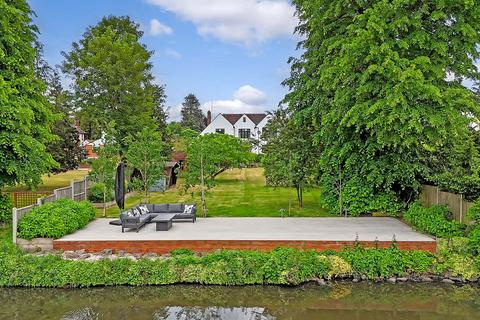 undefined, Broadway, Gidea Park