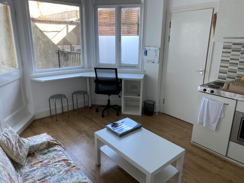 Flat 1 - 8.jpg