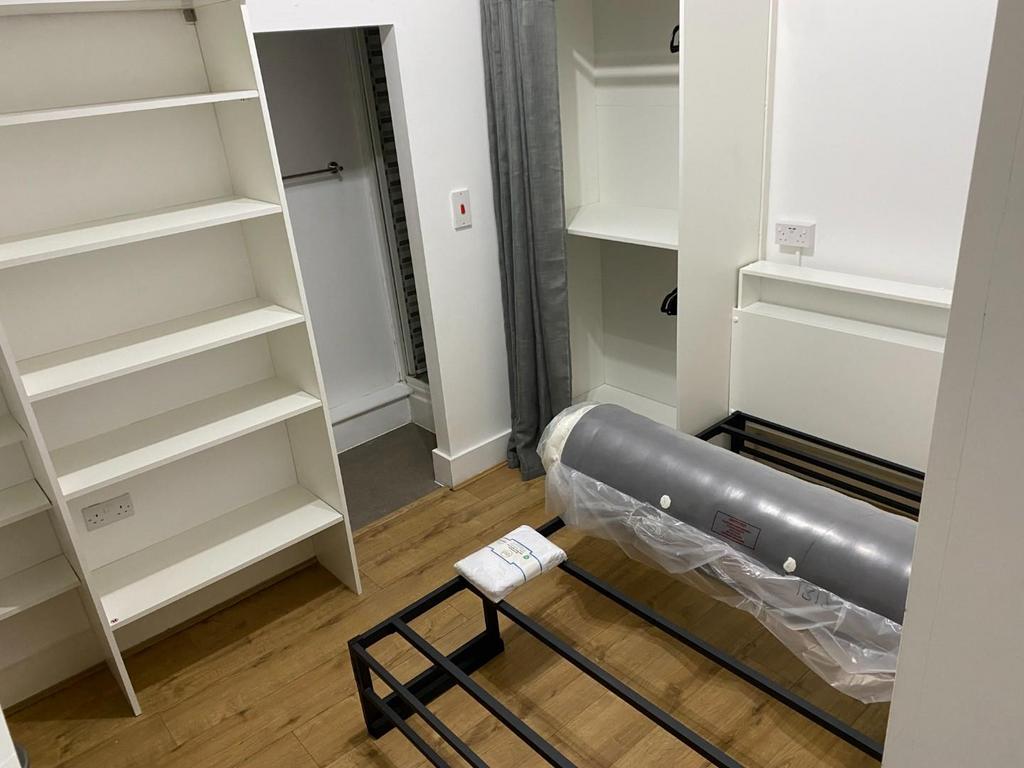 Flat 1 - 2.jpg
