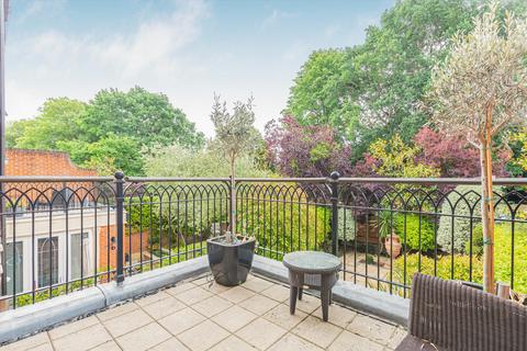 4 Pomeroy Close, Twickenham, TW1 1QB