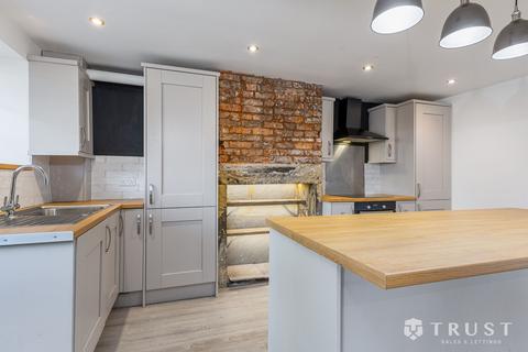 2 bedroom cottage for sale, Huddersfield Road, Mirfield, WF14