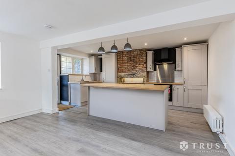 2 bedroom cottage for sale, Huddersfield Road, Mirfield, WF14