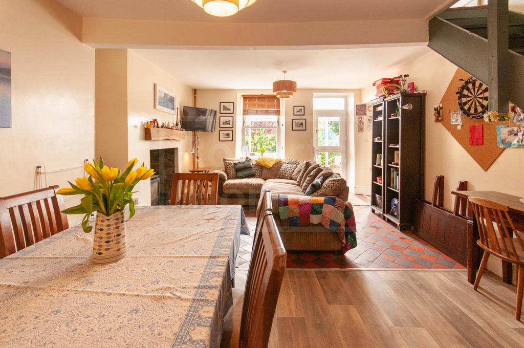 Lounge/Dining Room