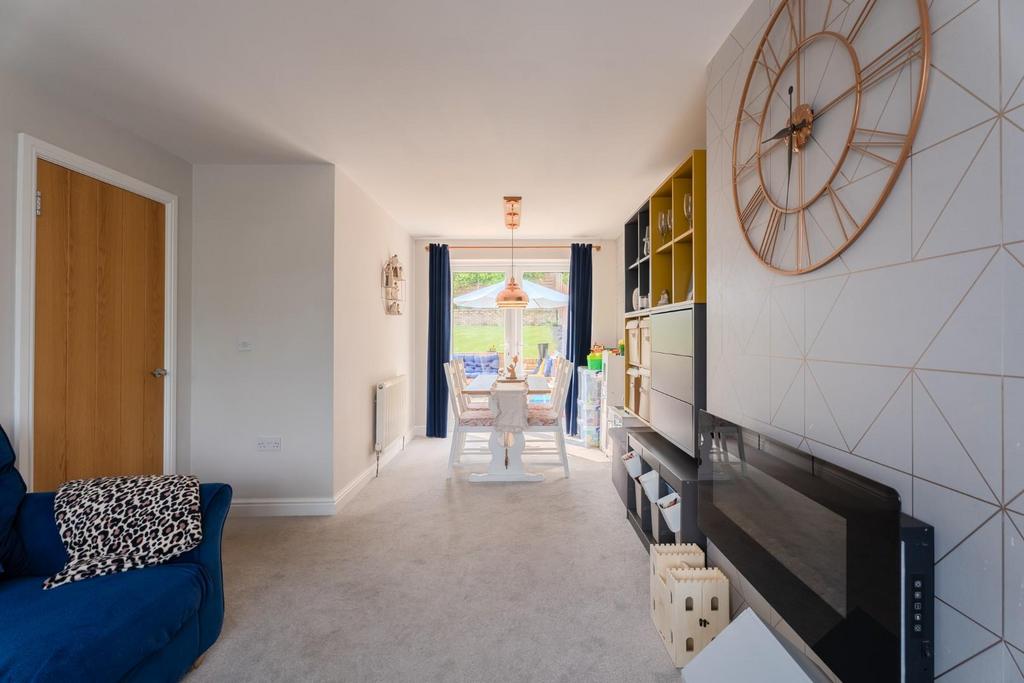Camberley Crescent-13.jpg