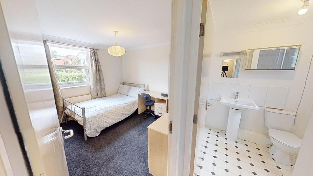 A bright and tidy double bedroom featuring a co...