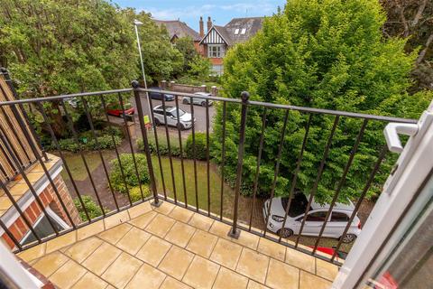 2 bedroom flat for sale, St. Botolphs Road, Worthing