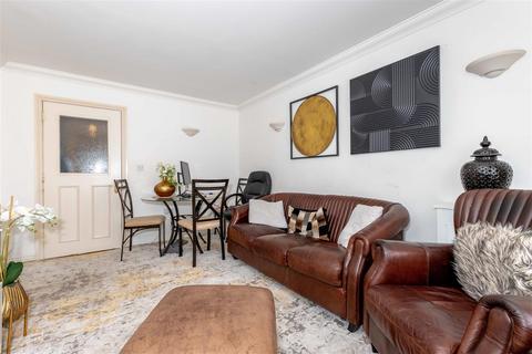 2 bedroom flat for sale, St. Botolphs Road, Worthing