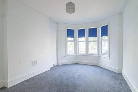 2 bedroom flat to rent, Moorland Road, South Ward