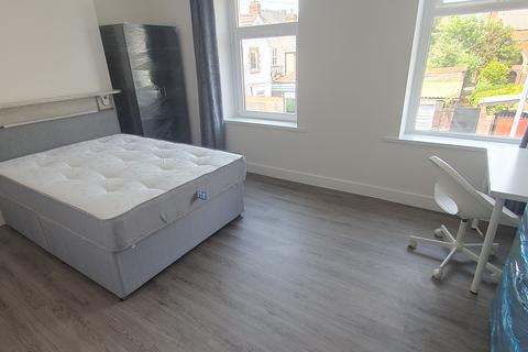 5 bedroom house to rent, 2 Strathnairn Street