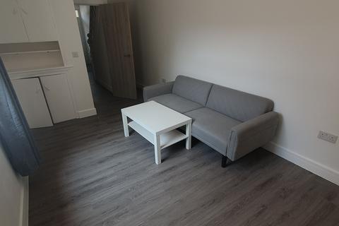 5 bedroom house to rent, 2 Strathnairn Street