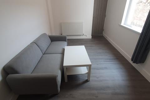 5 bedroom house to rent, 2 Strathnairn Street