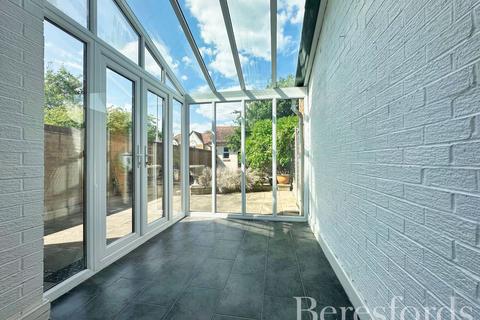 1 Landseer Close, Hornchurch, RM11 1FJ