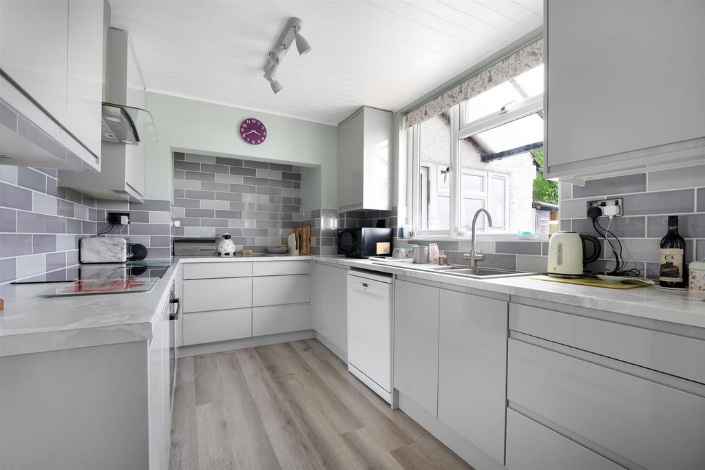 Kitchen / Breakfast Room