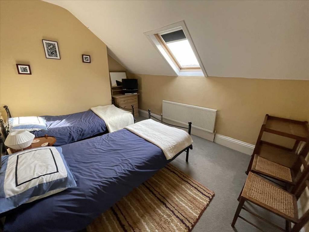 Bedroom (rear)