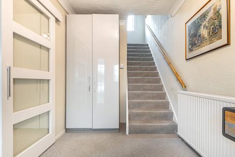 92 Cartside Road, Clarkston, Glasgow, G76 8QD