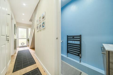 4 Tree View Close, London, SE19 2QT