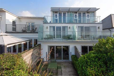 Starboard House, 26 Admiralty Walk, Whitstable, CT5 4ET