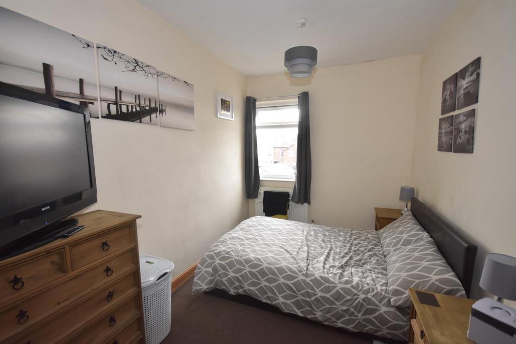 Bed 2.jpg