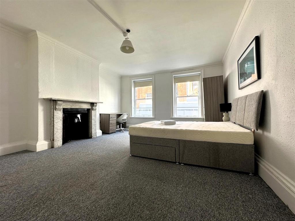 Bedroom 4.jpg