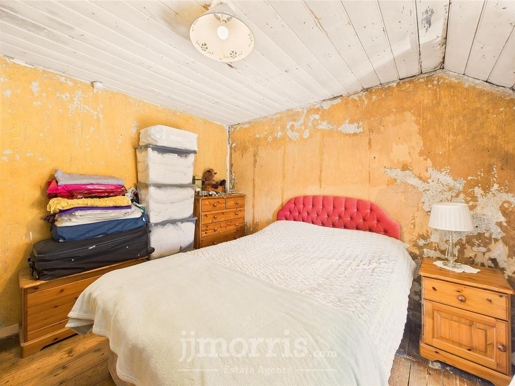 CAM05297 G0-PR0050-STILL030.jpg