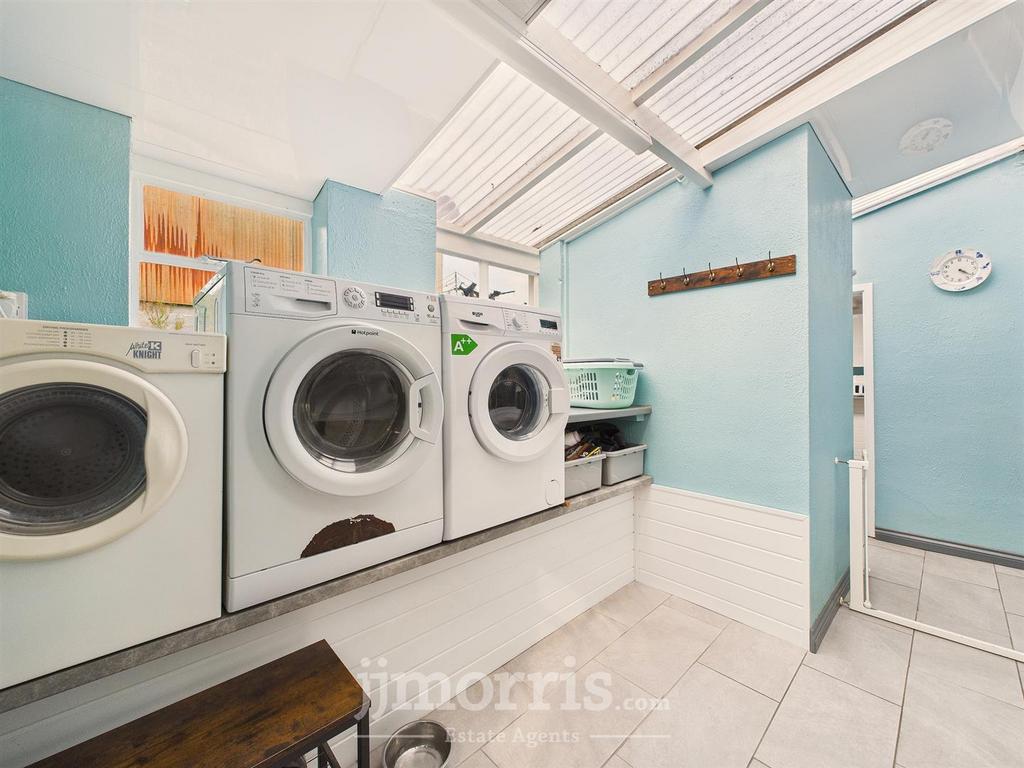 CAM05297 G0-PR0086-STILL001.jpg