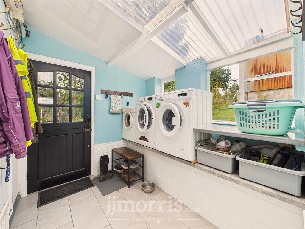 CAM05297 G0-PR0086-STILL002.jpg