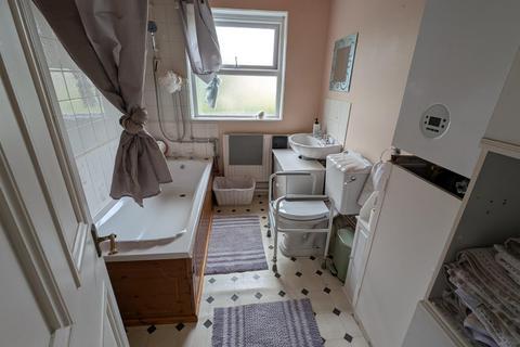 2 bedroom maisonette to rent, Salisbury Road, Dover, Kent, CT16