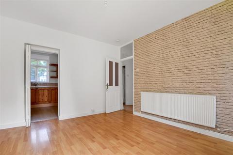 2 bedroom flat for sale, Campion House, London, N16