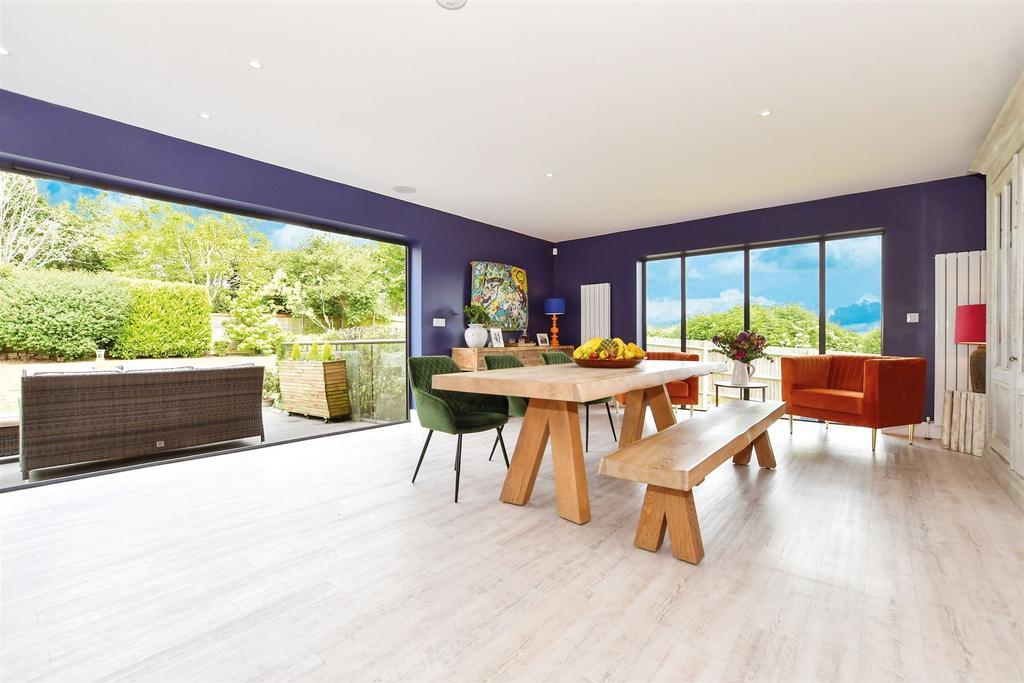 Kitchen/ Dining Room
