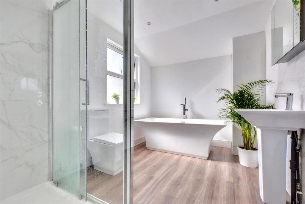Bathroom 1.jpeg