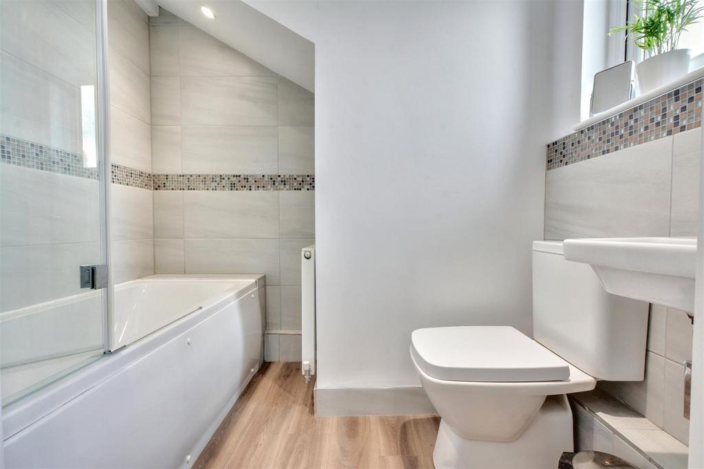 Ensuite 1.jpeg