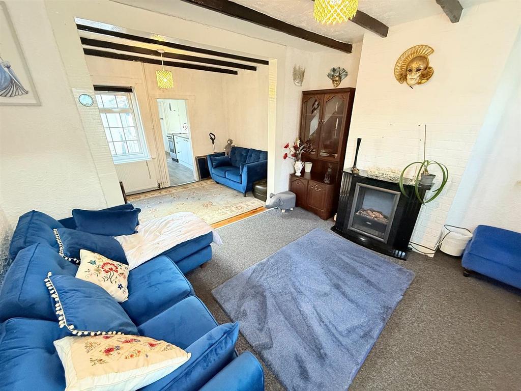 Lounge/Dining Room