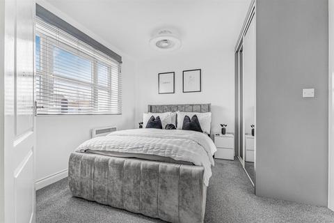 74b Ampthill Road, Flitwick, Bedford, MK45 1BA