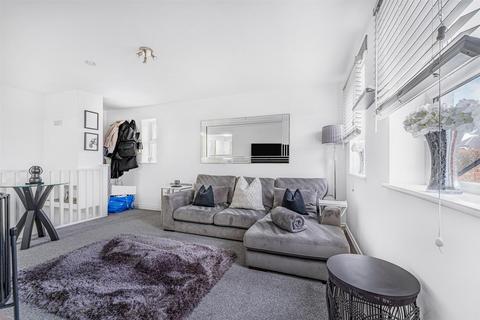 74b Ampthill Road, Flitwick, Bedford, MK45 1BA