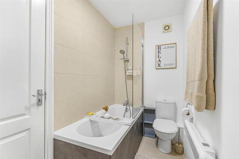 74b Ampthill Road, Flitwick, Bedford, MK45 1BA