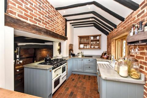 6 bedroom house for sale, High Street, Pevensey