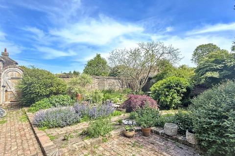 6 bedroom house for sale, High Street, Pevensey