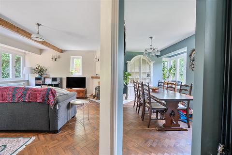 58 Lackford Road, Chipstead, Coulsdon, CR5 3TA