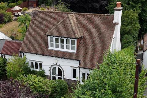 58 Lackford Road, Chipstead, Coulsdon, CR5 3TA
