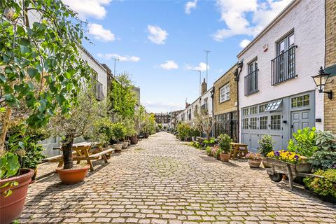 47 Bathurst Mews, London, W2 2SB