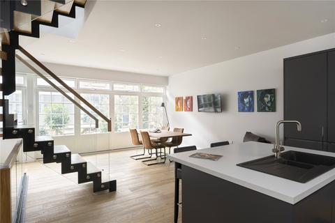 47 Bathurst Mews, London, W2 2SB